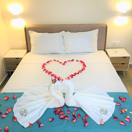 Navarino Luxe Suites With Sea View Peraía Екстериор снимка