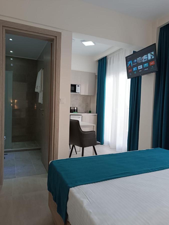 Navarino Luxe Suites With Sea View Peraía Екстериор снимка