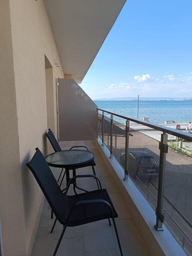 Navarino Luxe Suites With Sea View Peraía Екстериор снимка