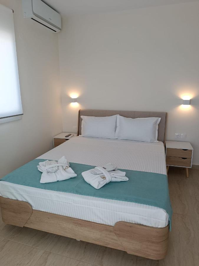 Navarino Luxe Suites With Sea View Peraía Екстериор снимка