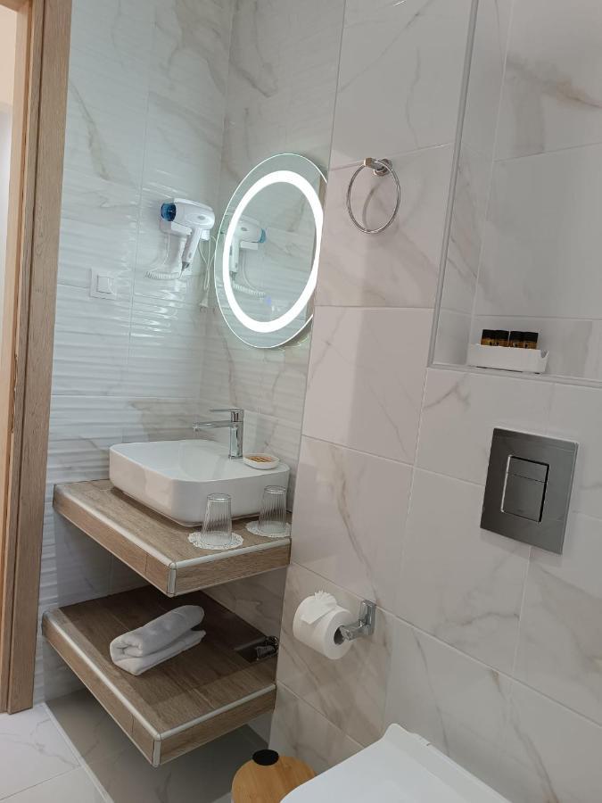 Navarino Luxe Suites With Sea View Peraía Екстериор снимка