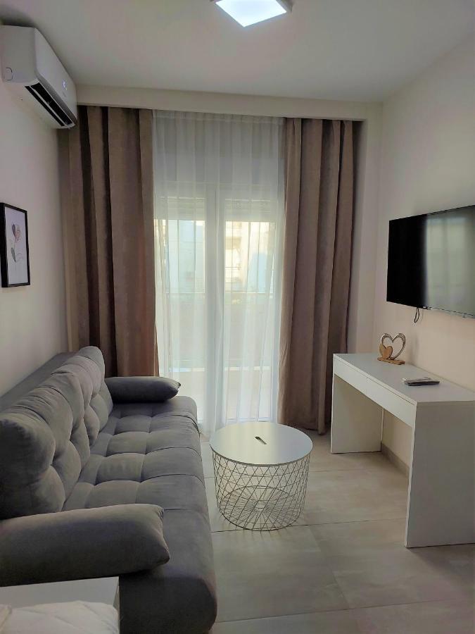 Navarino Luxe Suites With Sea View Peraía Екстериор снимка