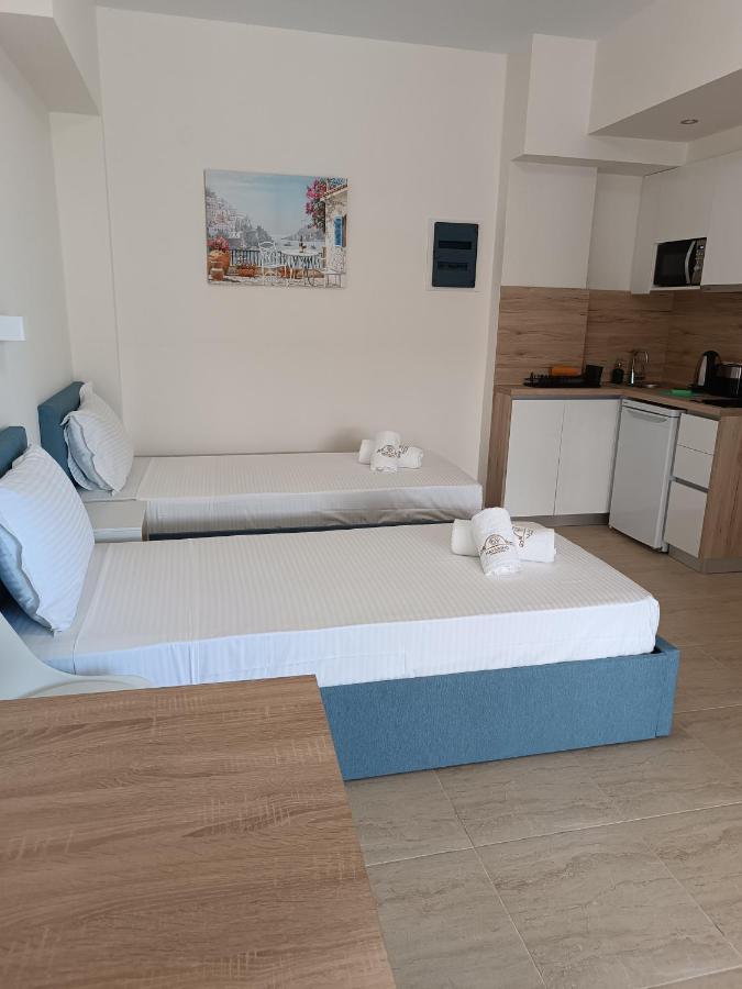 Navarino Luxe Suites With Sea View Peraía Екстериор снимка